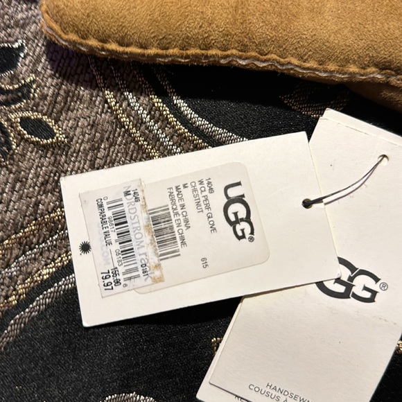 NWT UGG Women Size  M Tan Gloves - Picture 6 of 6